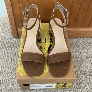 Brand new Mix No.6 Brown Women’s Sandals Size 7.5M.